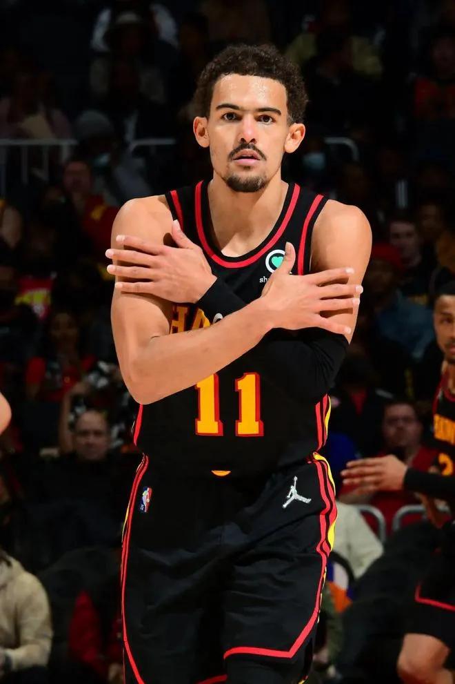 包含火箭爆冷篮网，特雷杨爆发神勇的词条